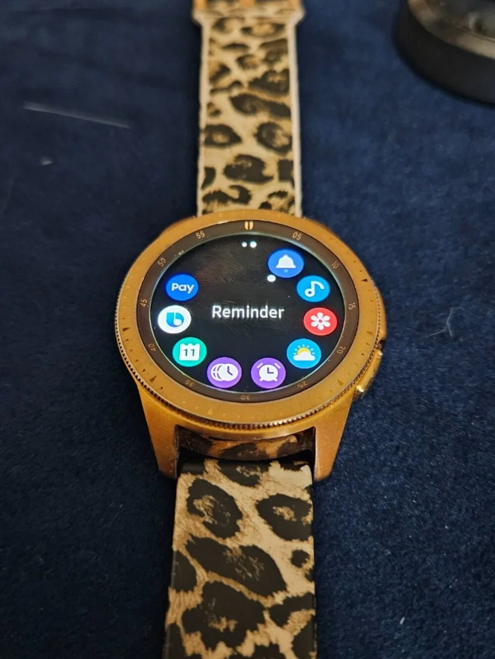 Samsung Galaxy SM-R810 42MM Bluetooth / WIFI + 4G LTE Smartwatch {#811-9}